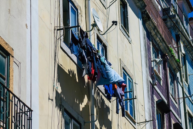 low-angle-view-clothes-hanging-building_1599119-5701 (1)
