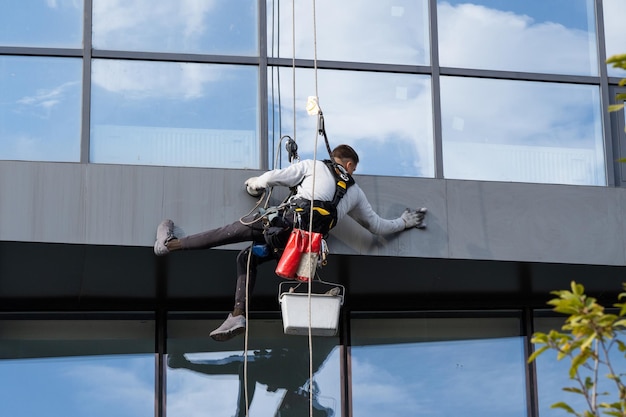 portrait-worker-cleaning-windows-modern-building_1081806-1251
